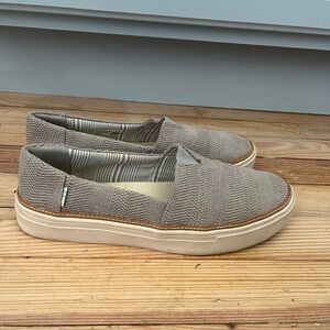 Women’s Toms grey‎ comfortable casual espadrilles slip on shoes size 8.5